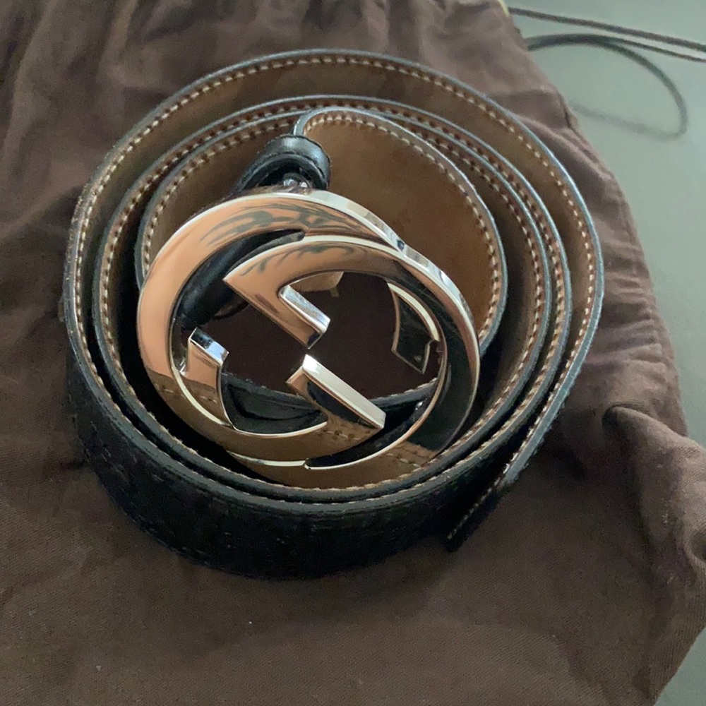 Selling my black Gucci belt in good condition